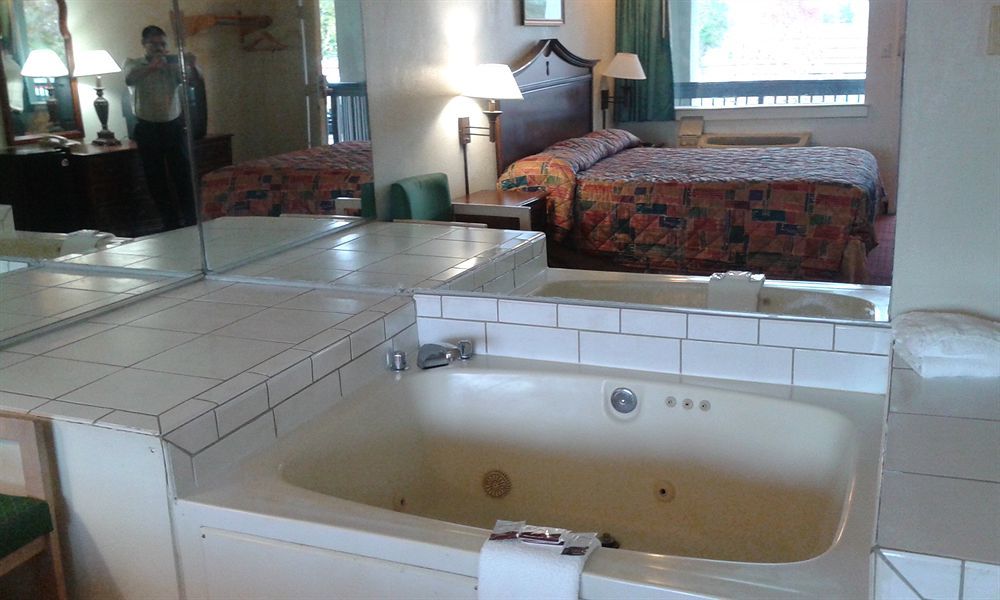 Key West Inn - Newport News Kültér fotó