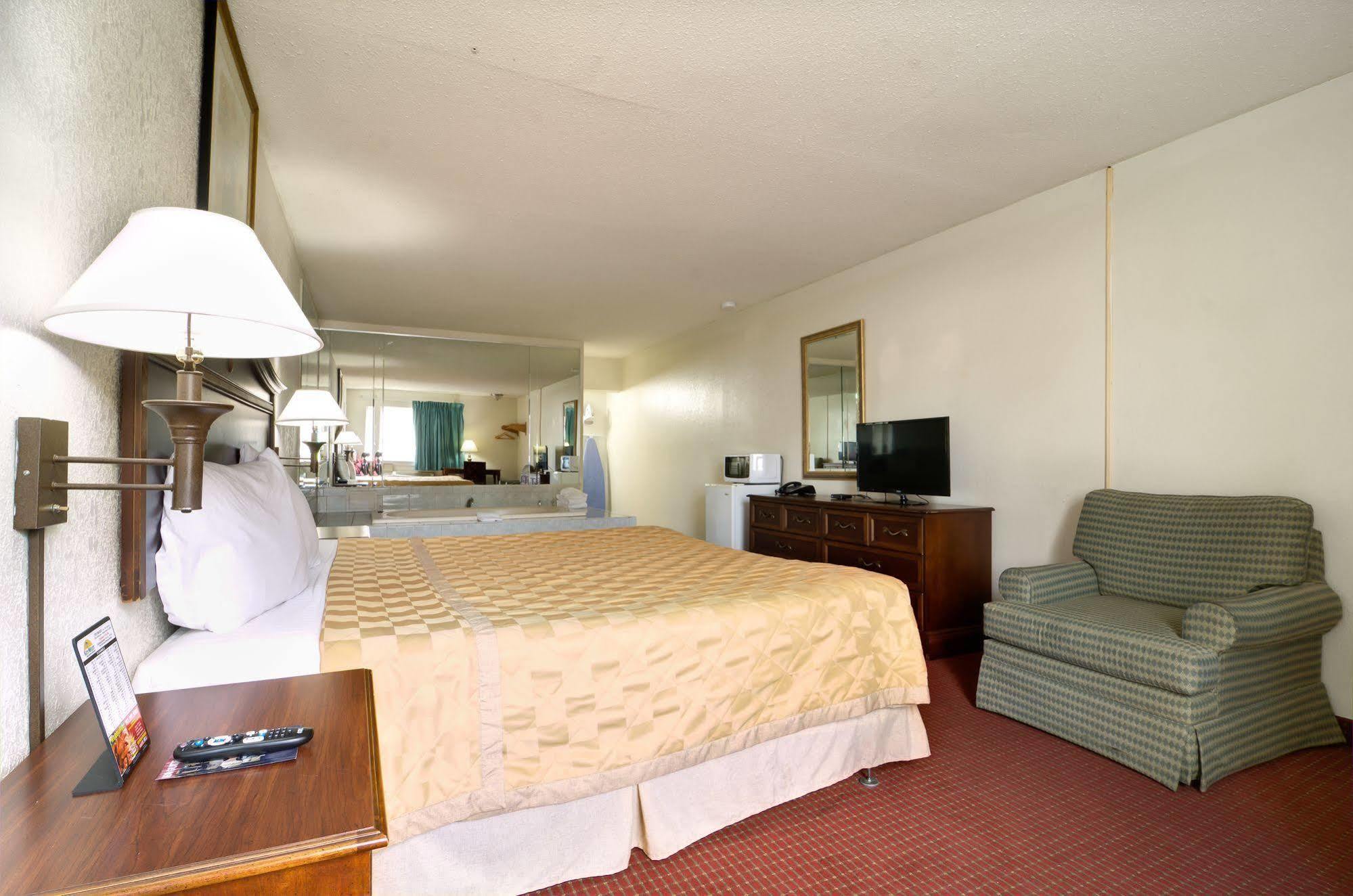 Key West Inn - Newport News Kültér fotó