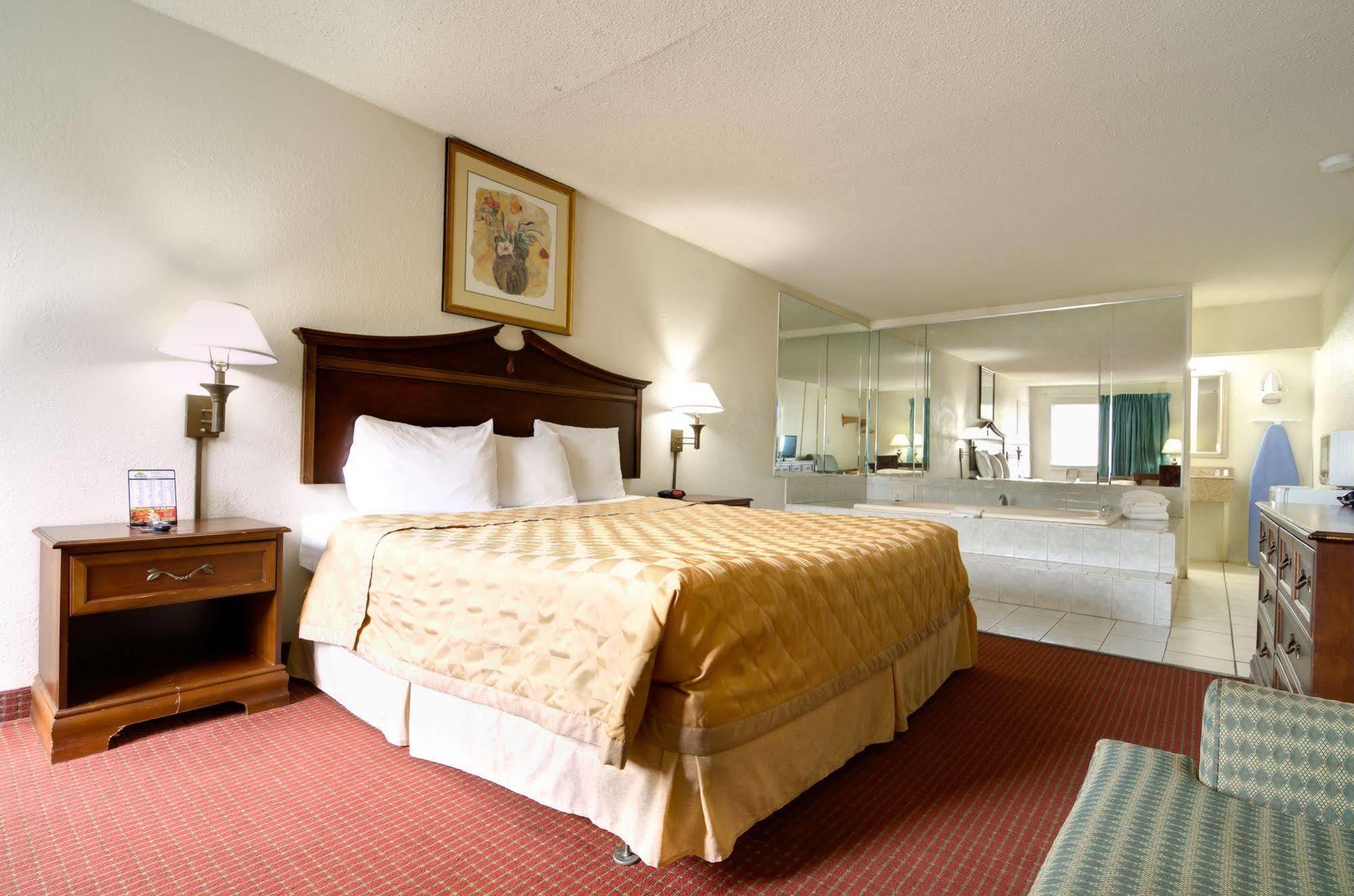Key West Inn - Newport News Kültér fotó